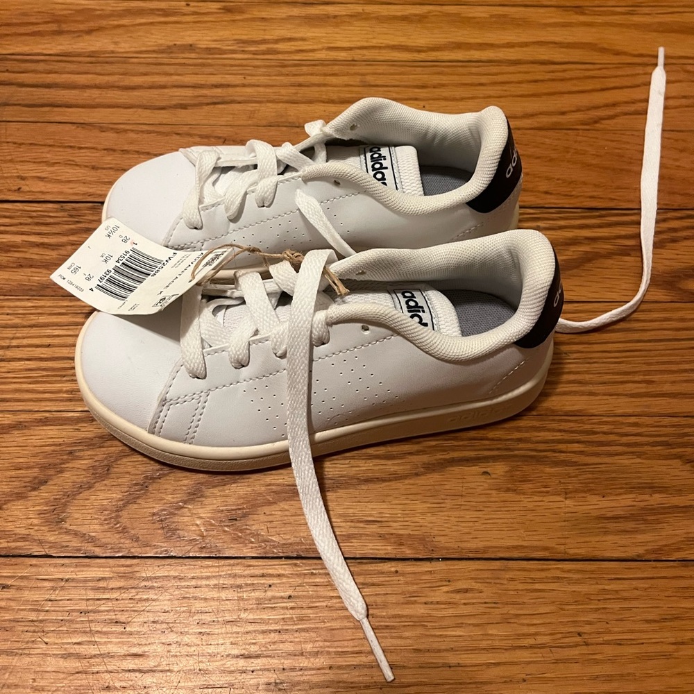 NWT adidas advantage sneaker for kids. White. Size 10.5